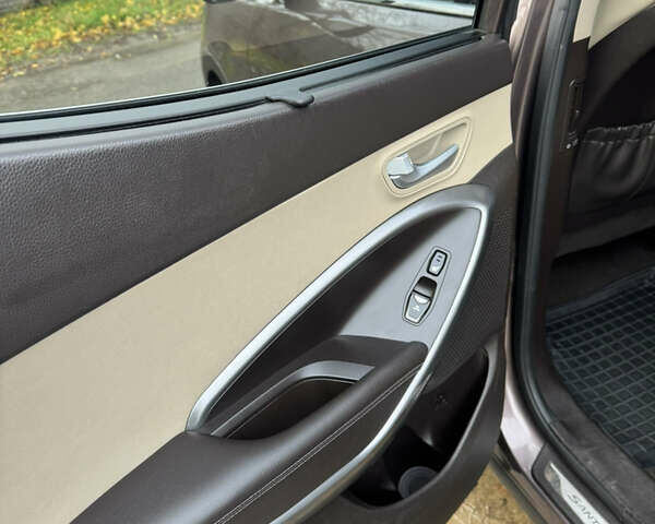 Коричневый Хендай Санта Фе, объемом двигателя 2.2 л и пробегом 255 тыс. км за 18500 $, фото 5 на Automoto.ua