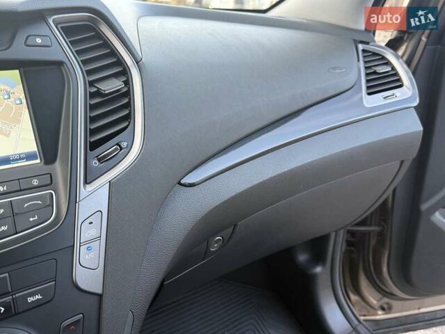 Коричневый Хендай Санта Фе, объемом двигателя 2.2 л и пробегом 130 тыс. км за 19950 $, фото 87 на Automoto.ua