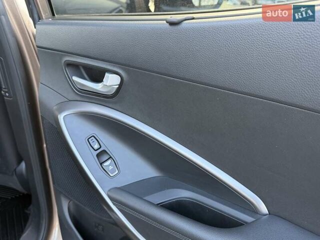 Коричневый Хендай Санта Фе, объемом двигателя 2.2 л и пробегом 130 тыс. км за 19950 $, фото 61 на Automoto.ua