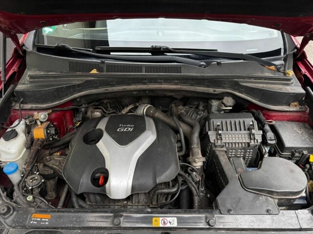 Красный Хендай Санта Фе, объемом двигателя 2 л и пробегом 166 тыс. км за 13000 $, фото 6 на Automoto.ua