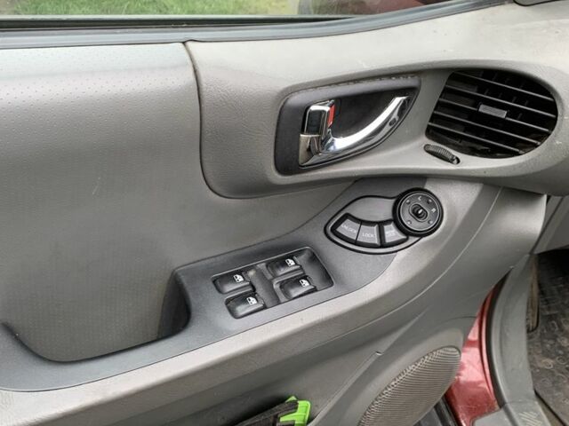 Красный Хендай Санта Фе, объемом двигателя 2 л и пробегом 400 тыс. км за 3300 $, фото 5 на Automoto.ua