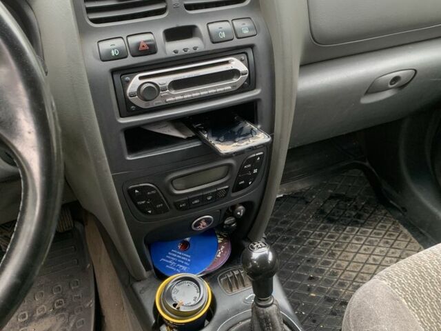 Красный Хендай Санта Фе, объемом двигателя 2 л и пробегом 400 тыс. км за 3300 $, фото 6 на Automoto.ua