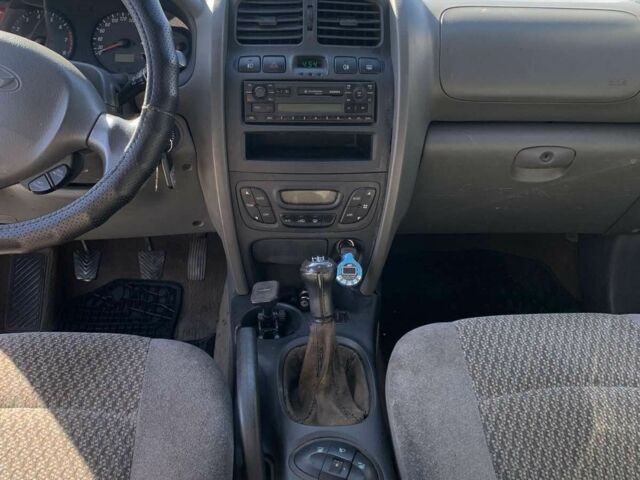 Красный Хендай Санта Фе, объемом двигателя 2.4 л и пробегом 267 тыс. км за 3200 $, фото 13 на Automoto.ua