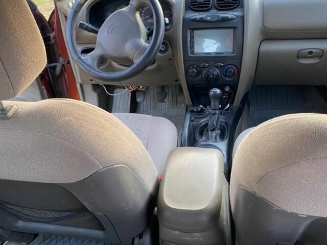 Красный Хендай Санта Фе, объемом двигателя 2 л и пробегом 320 тыс. км за 2300 $, фото 7 на Automoto.ua