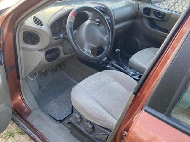 Красный Хендай Санта Фе, объемом двигателя 2 л и пробегом 320 тыс. км за 2300 $, фото 9 на Automoto.ua