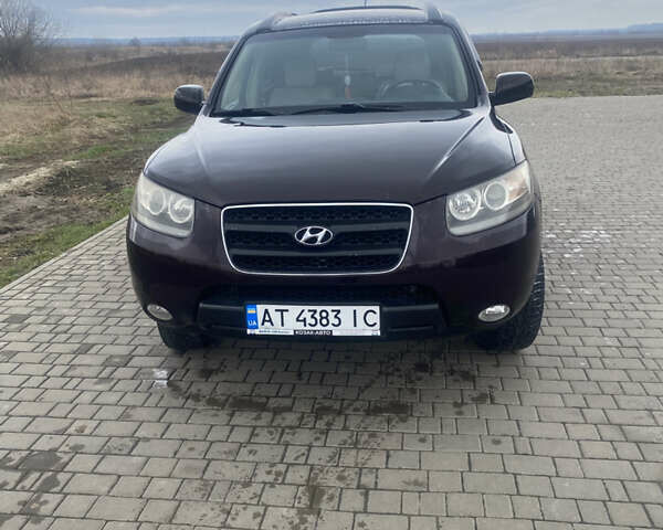 Красный Хендай Санта Фе, объемом двигателя 2.19 л и пробегом 200 тыс. км за 9000 $, фото 1 на Automoto.ua