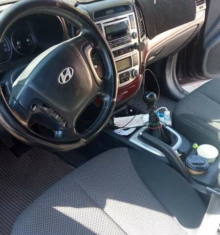 Красный Хендай Санта Фе, объемом двигателя 2.2 л и пробегом 243 тыс. км за 8500 $, фото 14 на Automoto.ua