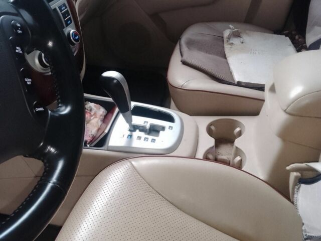 Красный Хендай Санта Фе, объемом двигателя 2.7 л и пробегом 125 тыс. км за 9700 $, фото 12 на Automoto.ua