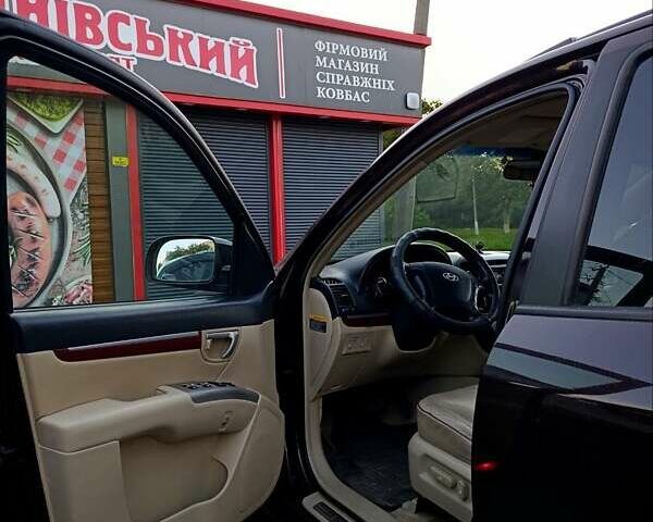 Красный Хендай Санта Фе, объемом двигателя 2.66 л и пробегом 312 тыс. км за 10000 $, фото 9 на Automoto.ua