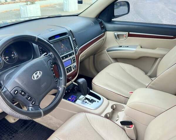 Красный Хендай Санта Фе, объемом двигателя 2.19 л и пробегом 182 тыс. км за 9800 $, фото 7 на Automoto.ua