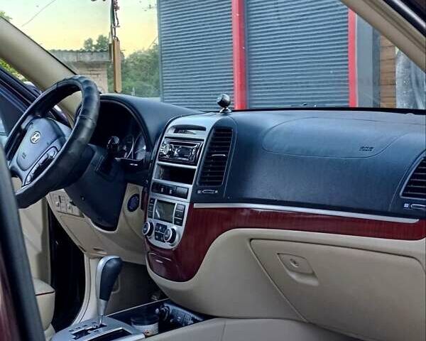 Красный Хендай Санта Фе, объемом двигателя 2.66 л и пробегом 312 тыс. км за 10000 $, фото 10 на Automoto.ua