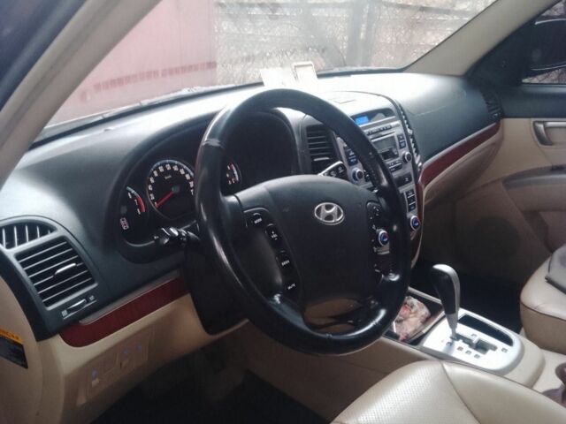 Красный Хендай Санта Фе, объемом двигателя 2.7 л и пробегом 125 тыс. км за 9700 $, фото 13 на Automoto.ua