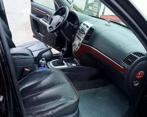 Красный Хендай Санта Фе, объемом двигателя 2.2 л и пробегом 296 тыс. км за 8800 $, фото 3 на Automoto.ua