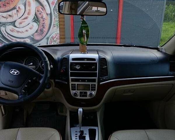 Красный Хендай Санта Фе, объемом двигателя 2.66 л и пробегом 312 тыс. км за 10000 $, фото 11 на Automoto.ua