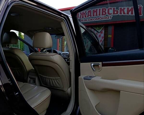 Красный Хендай Санта Фе, объемом двигателя 2.66 л и пробегом 312 тыс. км за 10000 $, фото 7 на Automoto.ua