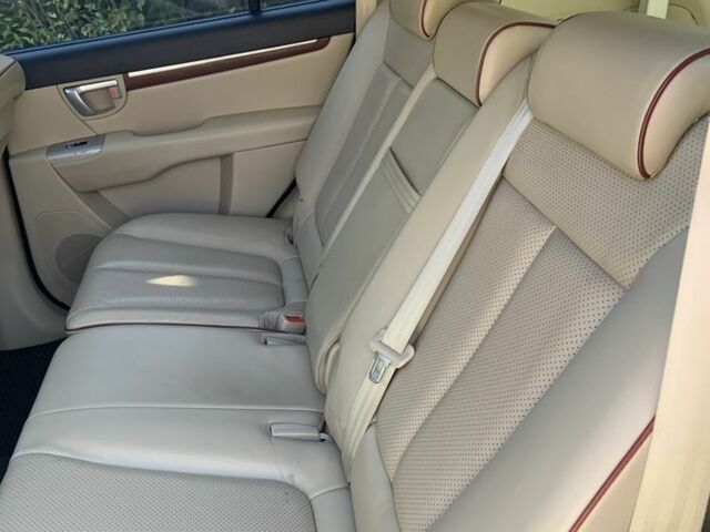 Красный Хендай Санта Фе, объемом двигателя 2.2 л и пробегом 257 тыс. км за 10000 $, фото 5 на Automoto.ua