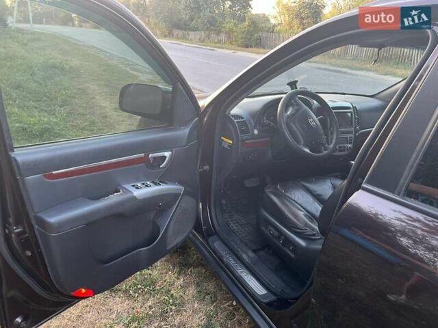 Красный Хендай Санта Фе, объемом двигателя 2.66 л и пробегом 340 тыс. км за 7899 $, фото 3 на Automoto.ua