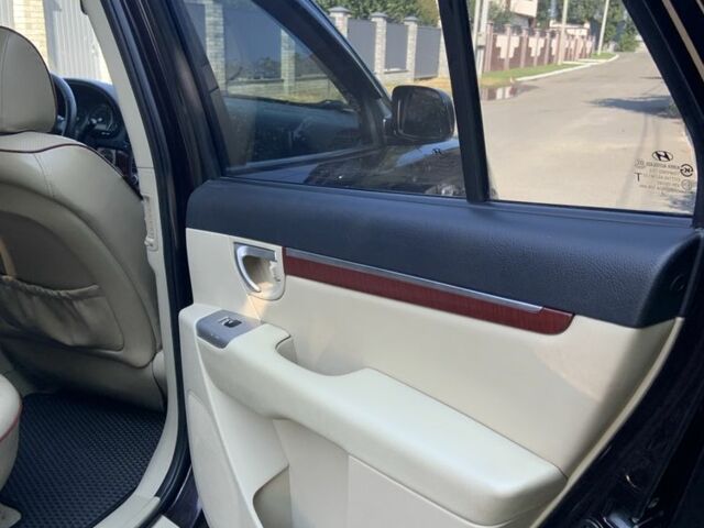 Красный Хендай Санта Фе, объемом двигателя 2.2 л и пробегом 257 тыс. км за 10000 $, фото 9 на Automoto.ua