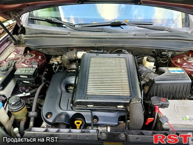 Красный Хендай Санта Фе, объемом двигателя 2.2 л и пробегом 240 тыс. км за 9600 $, фото 6 на Automoto.ua