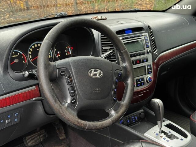 Красный Хендай Санта Фе, объемом двигателя 2.2 л и пробегом 331 тыс. км за 10490 $, фото 15 на Automoto.ua