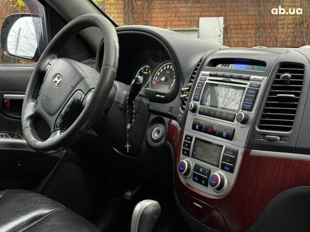 Красный Хендай Санта Фе, объемом двигателя 2.2 л и пробегом 331 тыс. км за 10490 $, фото 21 на Automoto.ua