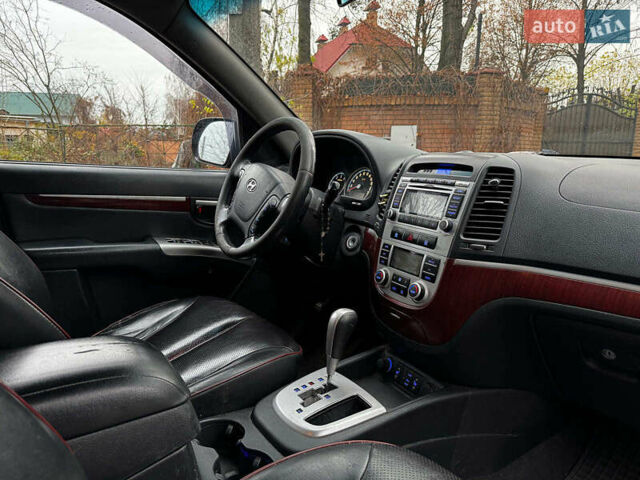 Красный Хендай Санта Фе, объемом двигателя 2.2 л и пробегом 331 тыс. км за 10490 $, фото 20 на Automoto.ua