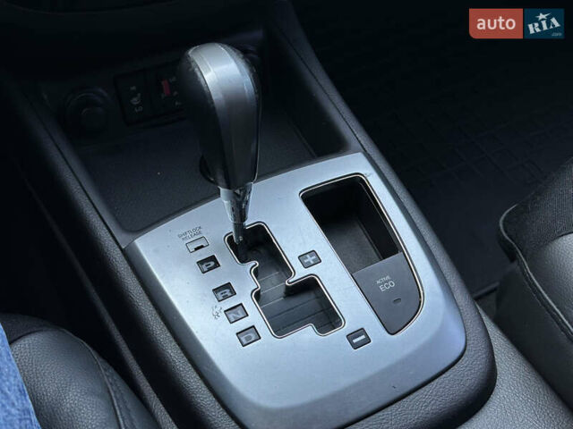 Красный Хендай Санта Фе, объемом двигателя 2.2 л и пробегом 242 тыс. км за 12999 $, фото 8 на Automoto.ua