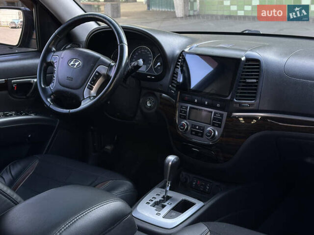 Красный Хендай Санта Фе, объемом двигателя 2.2 л и пробегом 242 тыс. км за 12999 $, фото 7 на Automoto.ua