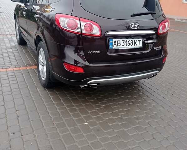 Красный Хендай Санта Фе, объемом двигателя 2.36 л и пробегом 204 тыс. км за 13600 $, фото 5 на Automoto.ua