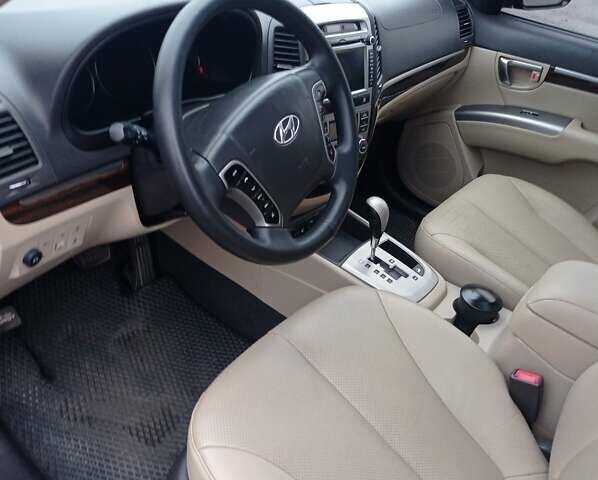 Красный Хендай Санта Фе, объемом двигателя 2.36 л и пробегом 204 тыс. км за 13600 $, фото 21 на Automoto.ua