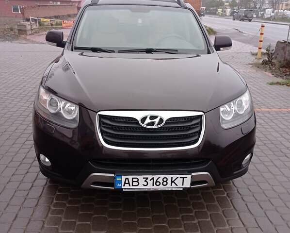 Красный Хендай Санта Фе, объемом двигателя 2.36 л и пробегом 204 тыс. км за 13600 $, фото 1 на Automoto.ua