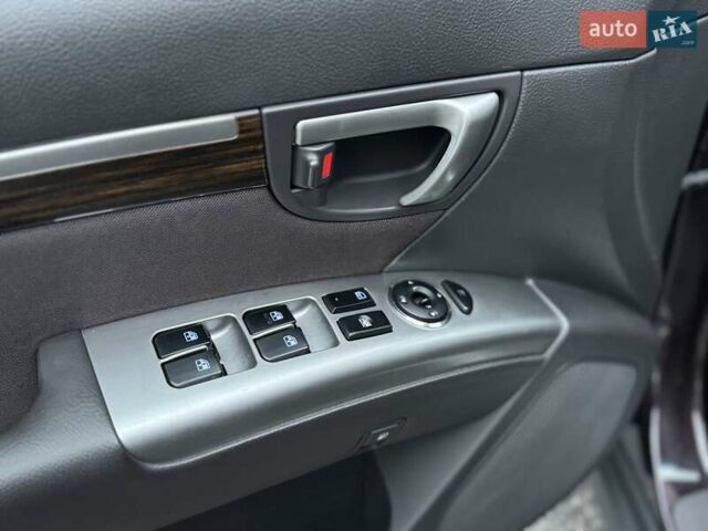 Червоний Хендай Санта Фе, об'ємом двигуна 2.2 л та пробігом 168 тис. км за 12800 $, фото 24 на Automoto.ua