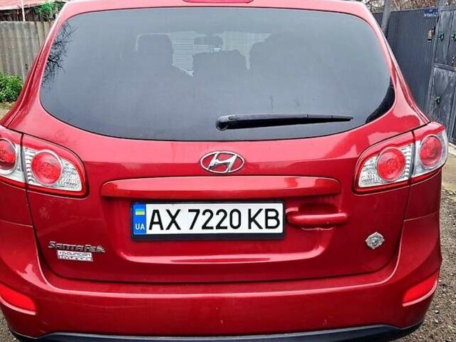 Красный Хендай Санта Фе, объемом двигателя 2.4 л и пробегом 210 тыс. км за 12000 $, фото 1 на Automoto.ua