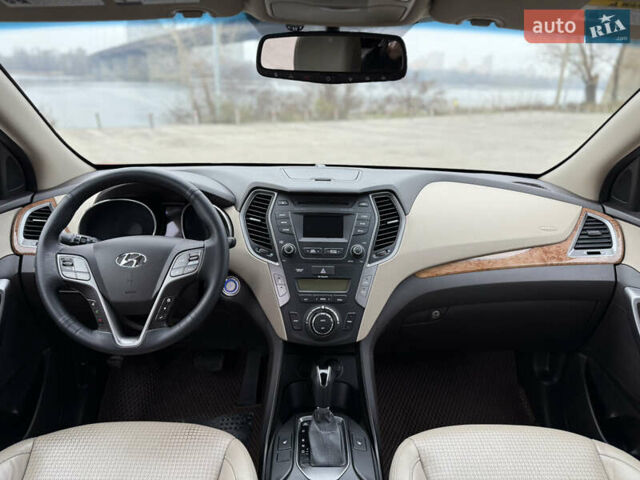 Червоний Хендай Санта Фе, об'ємом двигуна 2.4 л та пробігом 241 тис. км за 11800 $, фото 10 на Automoto.ua