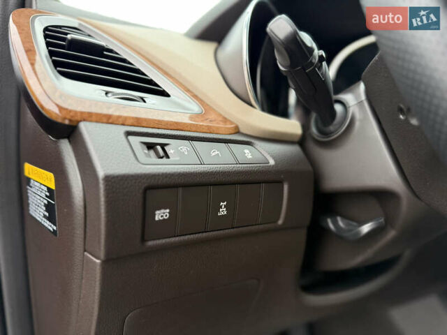 Червоний Хендай Санта Фе, об'ємом двигуна 2.4 л та пробігом 241 тис. км за 11800 $, фото 13 на Automoto.ua