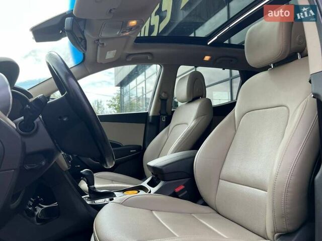 Красный Хендай Санта Фе, объемом двигателя 2 л и пробегом 125 тыс. км за 18800 $, фото 7 на Automoto.ua