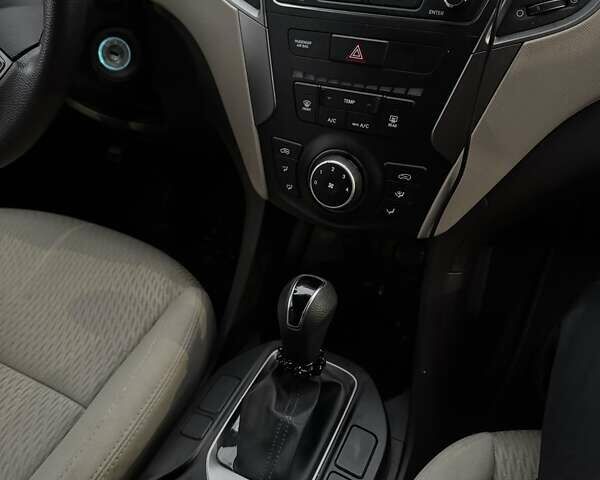 Красный Хендай Санта Фе, объемом двигателя 2.36 л и пробегом 194 тыс. км за 13500 $, фото 11 на Automoto.ua