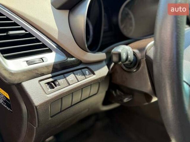 Красный Хендай Санта Фе, объемом двигателя 2.36 л и пробегом 92 тыс. км за 17200 $, фото 10 на Automoto.ua