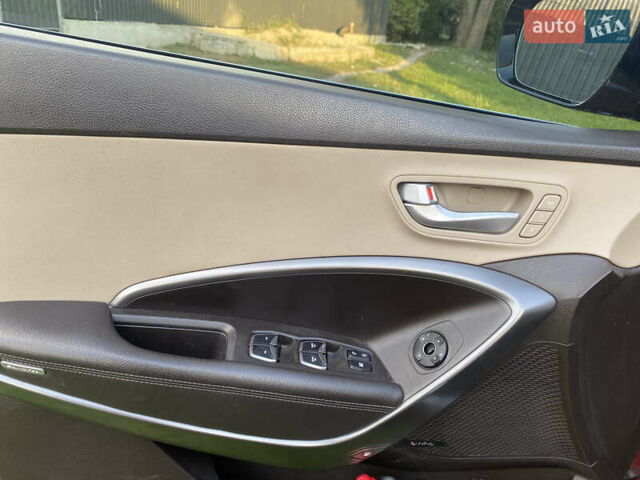 Красный Хендай Санта Фе, объемом двигателя 2.4 л и пробегом 102 тыс. км за 18550 $, фото 5 на Automoto.ua