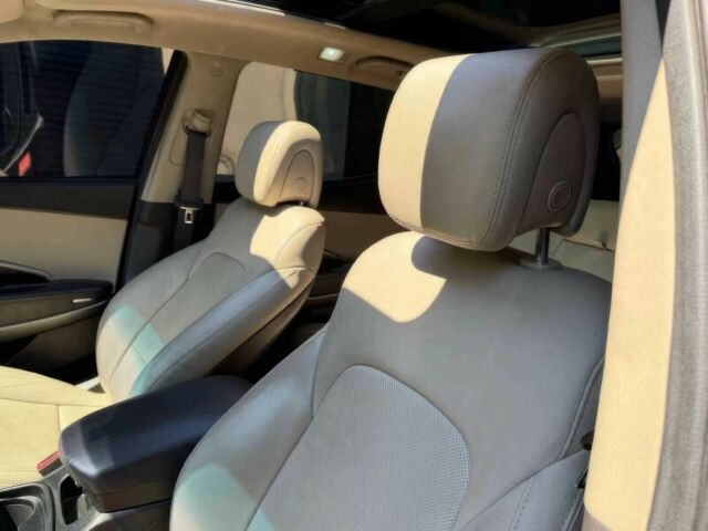 Красный Хендай Санта Фе, объемом двигателя 2 л и пробегом 50 тыс. км за 12500 $, фото 12 на Automoto.ua