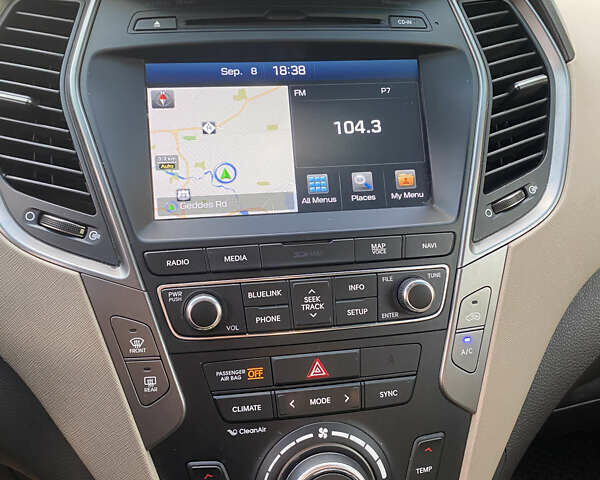 Красный Хендай Санта Фе, объемом двигателя 2.4 л и пробегом 102 тыс. км за 18550 $, фото 2 на Automoto.ua