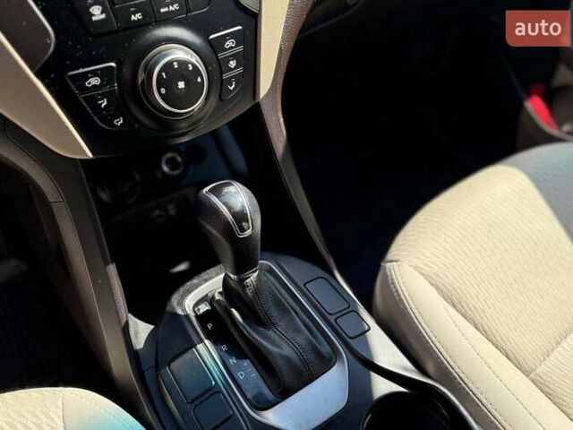 Красный Хендай Санта Фе, объемом двигателя 2.36 л и пробегом 92 тыс. км за 17200 $, фото 13 на Automoto.ua