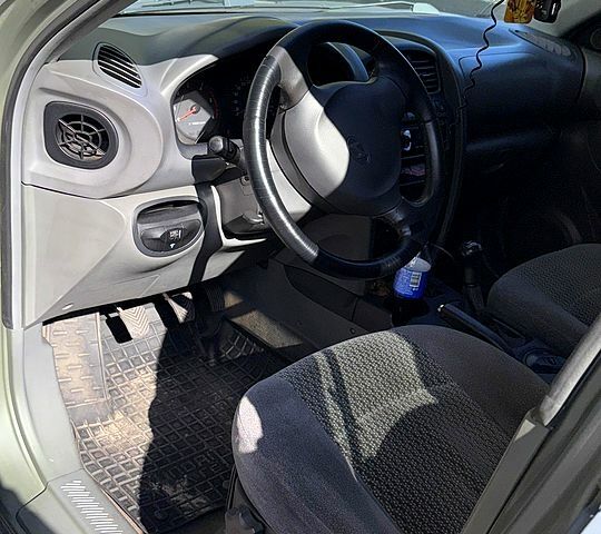 Хендай Санта Фе, объемом двигателя 2 л и пробегом 360 тыс. км за 5200 $, фото 4 на Automoto.ua