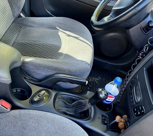 Хендай Санта Фе, объемом двигателя 2 л и пробегом 360 тыс. км за 5200 $, фото 9 на Automoto.ua