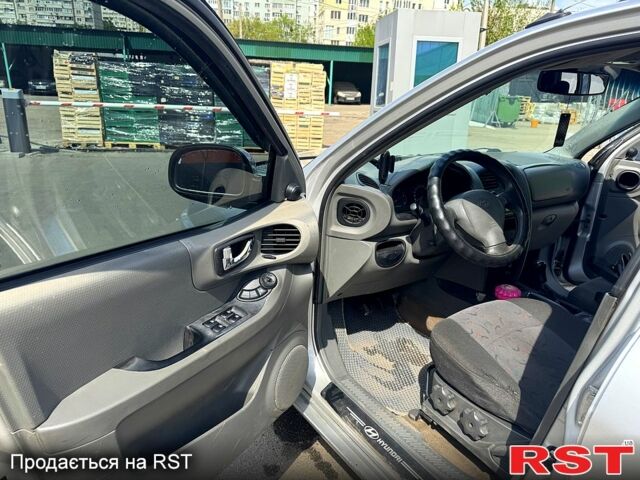 Хендай Санта Фе, об'ємом двигуна 2 л та пробігом 309 тис. км за 3450 $, фото 7 на Automoto.ua