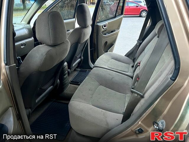 Хендай Санта Фе, об'ємом двигуна 2 л та пробігом 323 тис. км за 3200 $, фото 2 на Automoto.ua