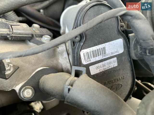 Хендай Санта Фе, объемом двигателя 2.7 л и пробегом 90 тыс. км за 12700 $, фото 31 на Automoto.ua