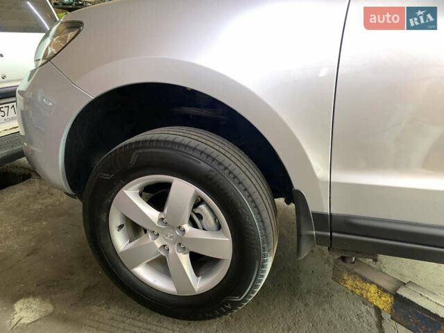 Хендай Санта Фе, объемом двигателя 2.7 л и пробегом 90 тыс. км за 12700 $, фото 2 на Automoto.ua