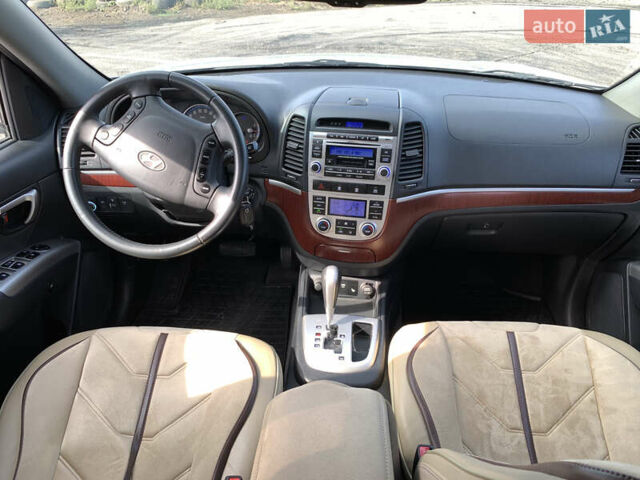 Хендай Санта Фе, объемом двигателя 2.7 л и пробегом 90 тыс. км за 12700 $, фото 29 на Automoto.ua