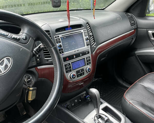 Хендай Санта Фе, объемом двигателя 2.2 л и пробегом 312 тыс. км за 9200 $, фото 5 на Automoto.ua